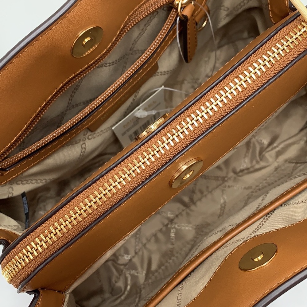 MICHAEL KORS
Camille Small Satchel / Crossbody BROWN
SIGNATURE COLOR - Picture 11 of 16